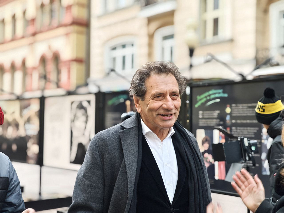 На Арбате прошло открытие фотовыставки «След кометы»