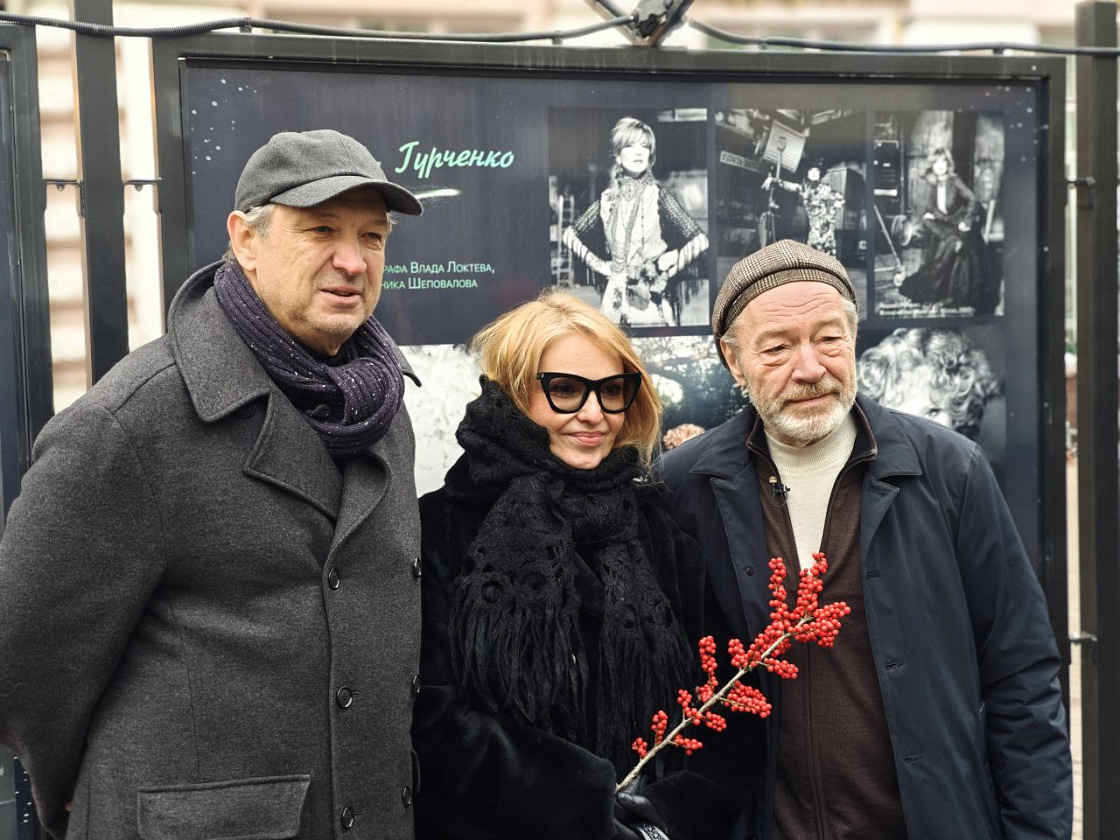 На Арбате прошло открытие фотовыставки «След кометы»