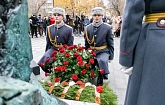 В Москве открыли памятник генерал-лейтенанту Михаилу Ефремову и фотовыставку, посвященную героям Великой Отечественной войны.