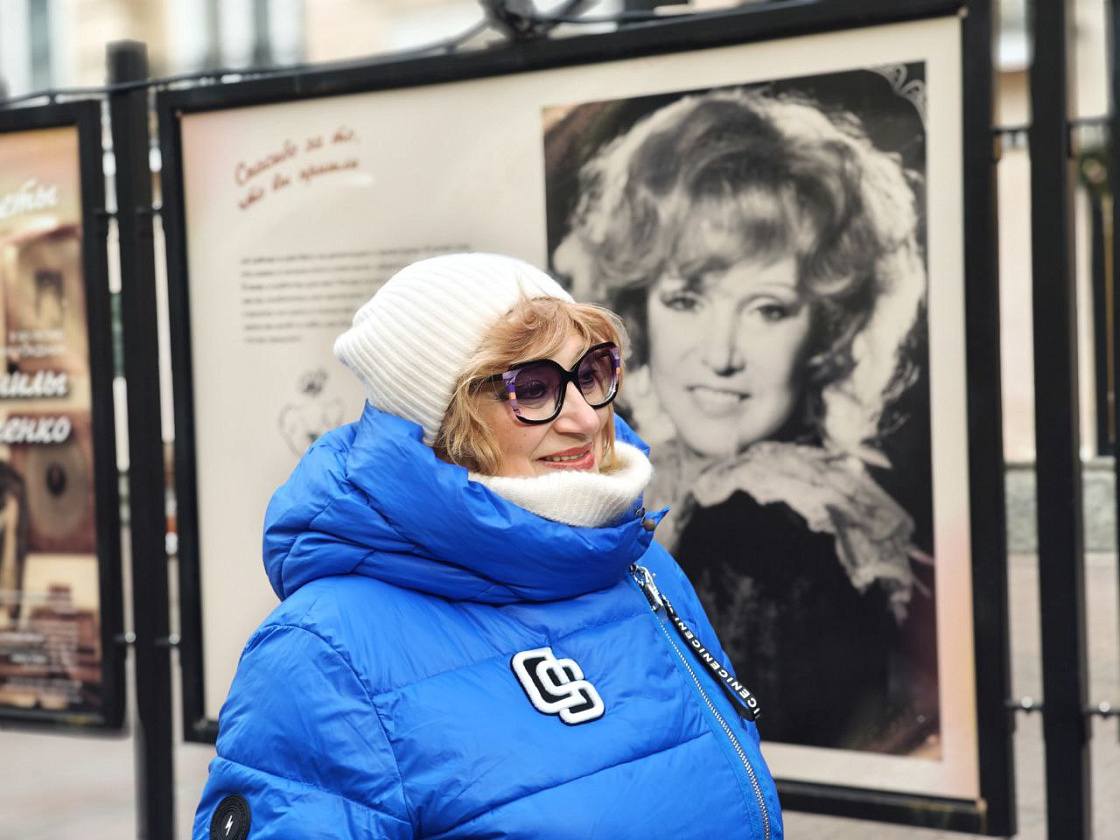 На Арбате прошло открытие фотовыставки «След кометы»