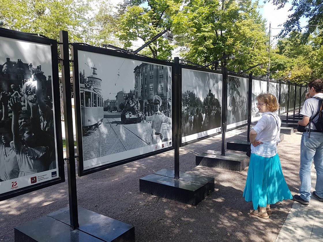 Проведение фотовыставок на уличных площадках Москвы