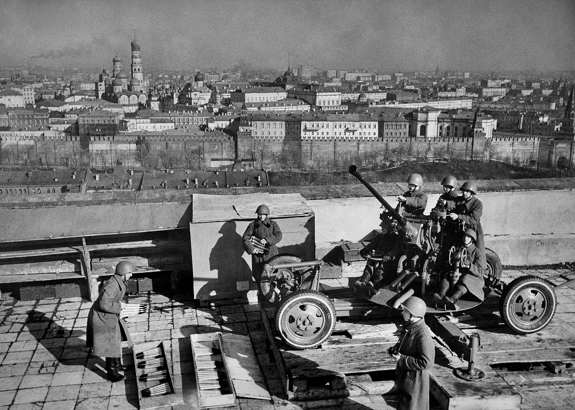 Хранители знаний: фотовыставка, посвященная Ленинке в годы Великой Отечественной войны, на Гоголевском бульваре