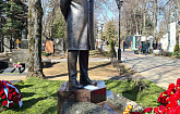 В Москве открыли памятник политику Владимиру Жириновскому 